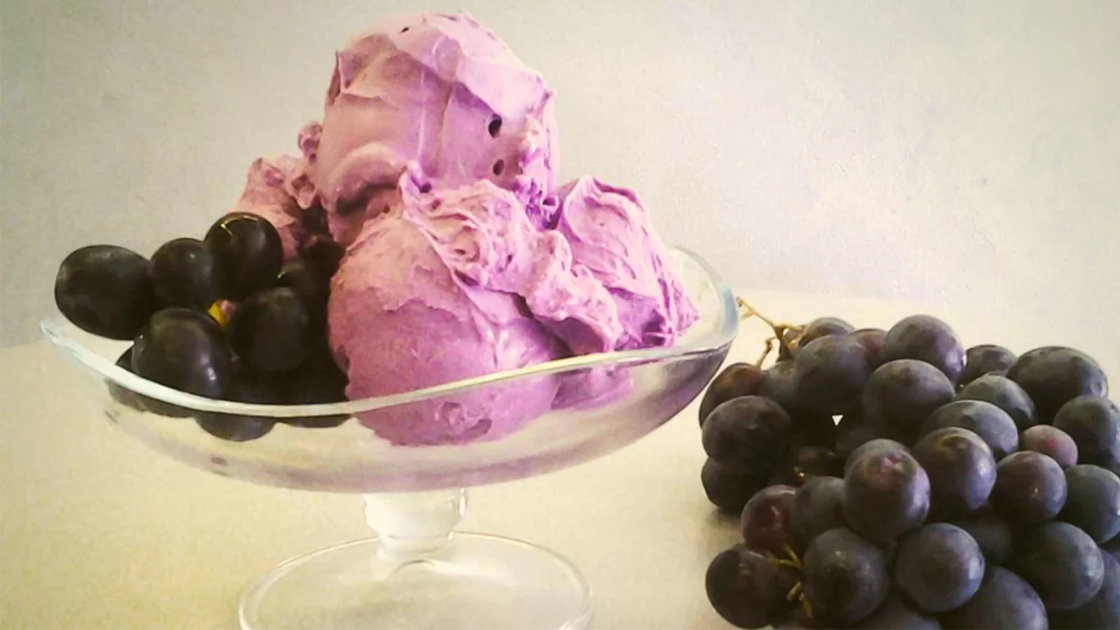 Gelato di uva nera