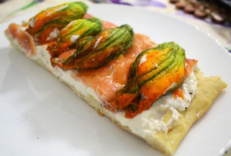 Focaccia con fiori di zucca