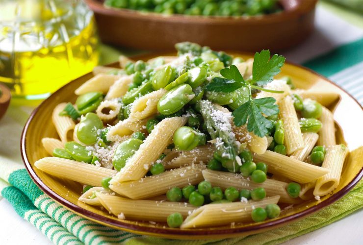 Penne, fave, piselli e asparagi