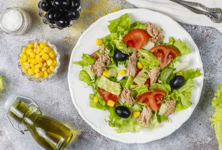 Insalata di tonno e lattuga romana